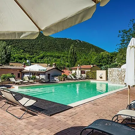 1 Bedroom Lovely In Apartament Foligno